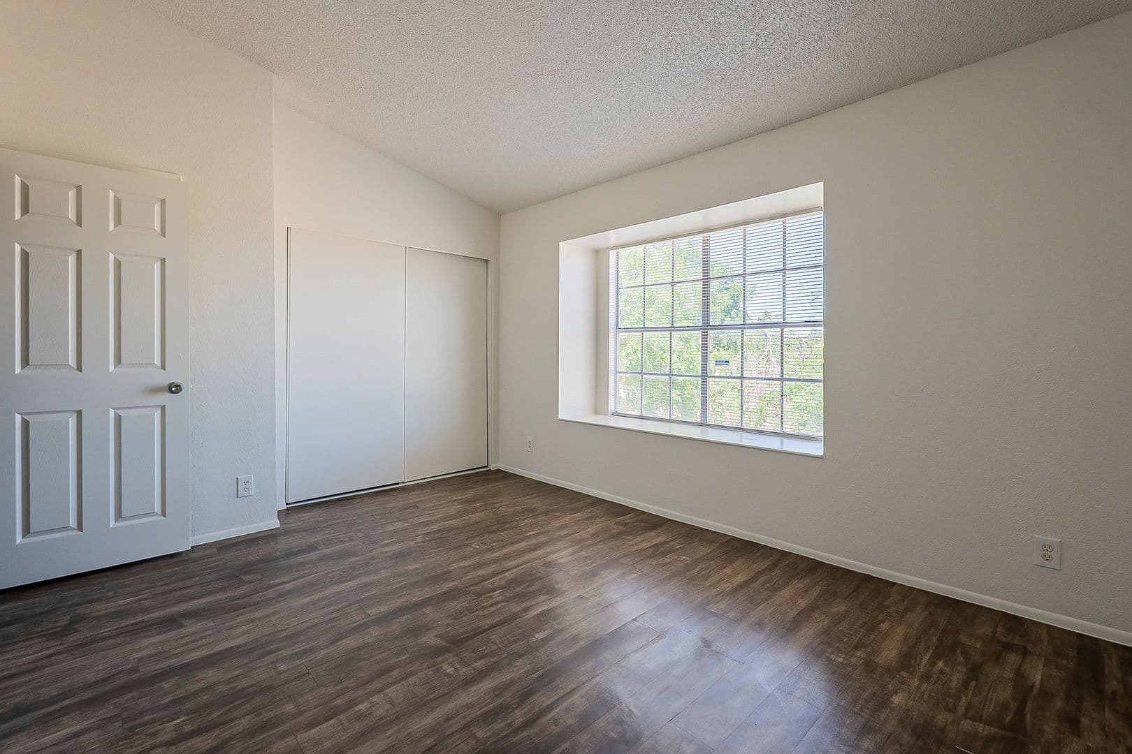 Glendale House: 5821 N 59th Dr
