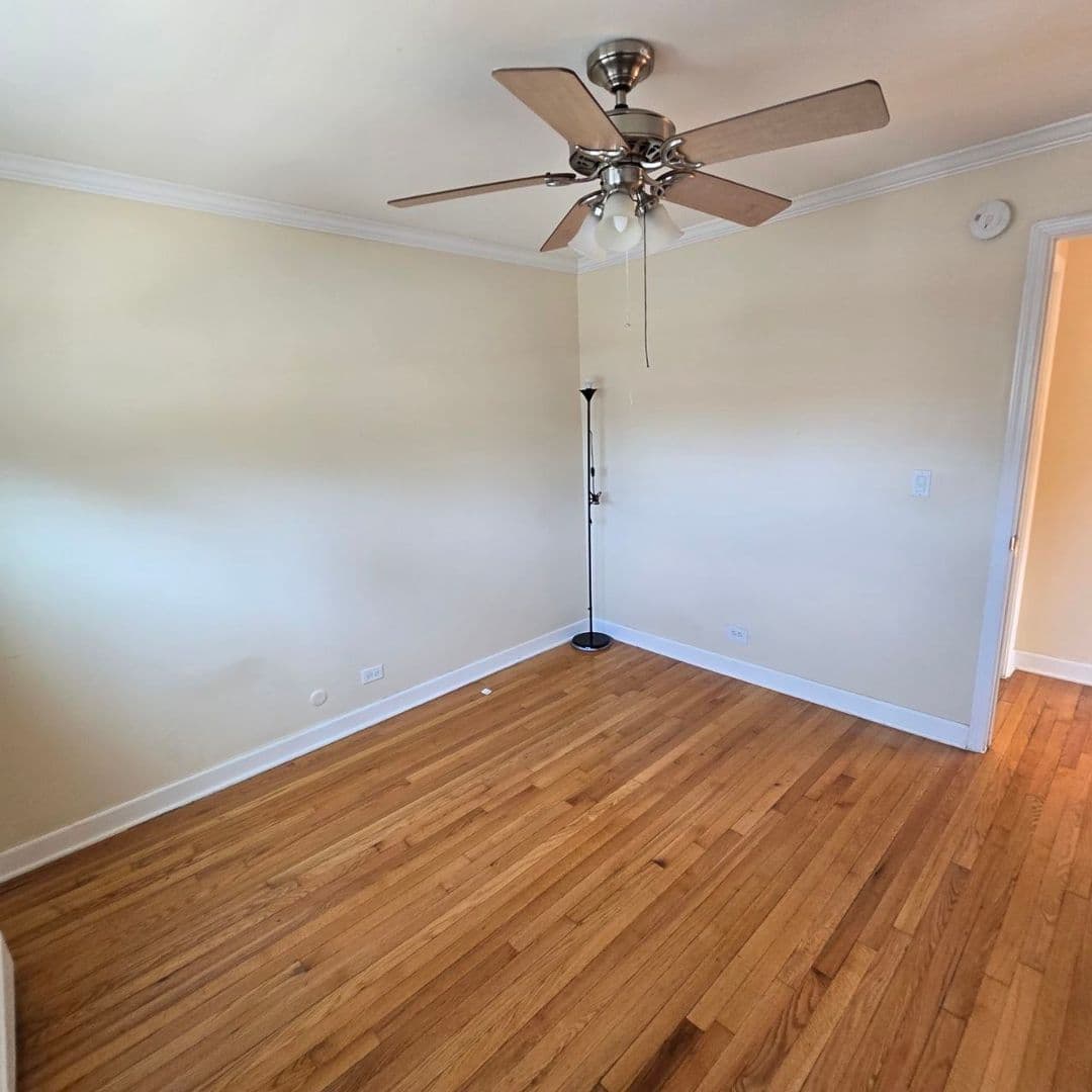 Schiller Park Apartment: 4934 HAROLD AVENUE