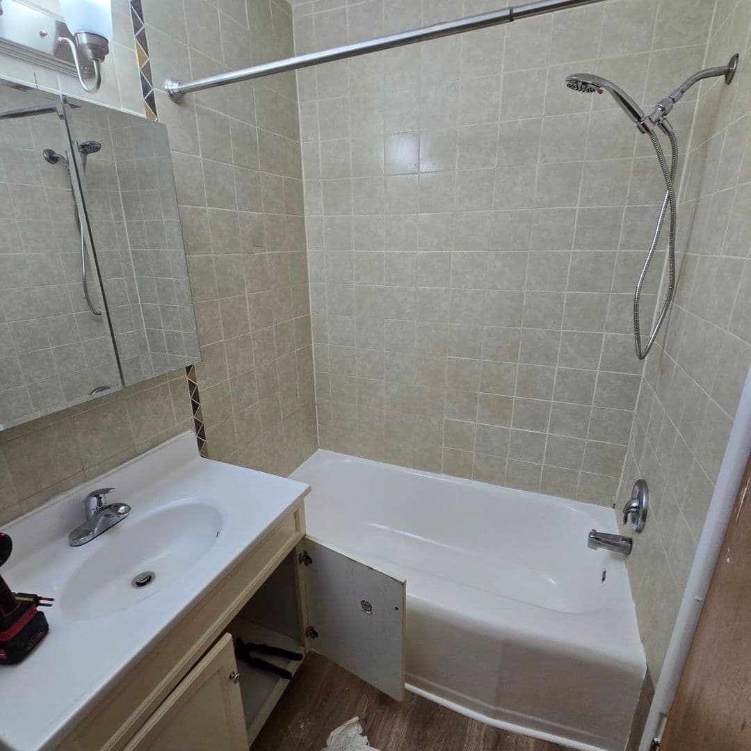 Hillside Apartment: 345 N Laverne Ave