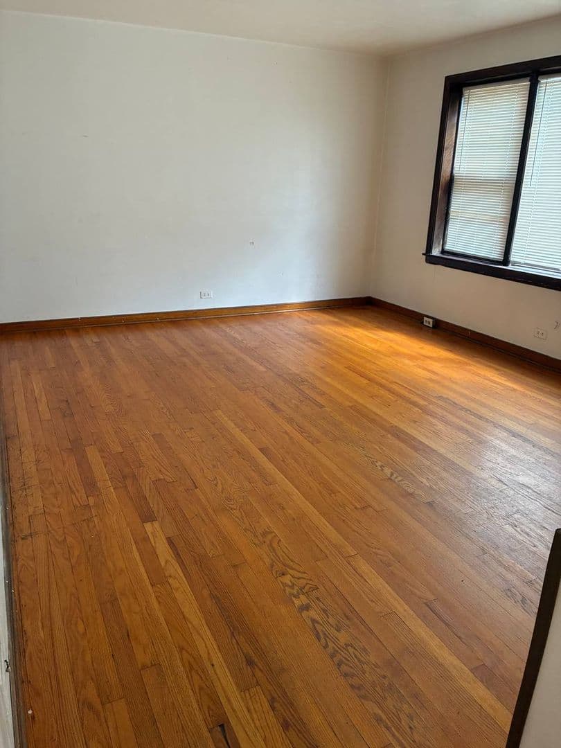Oak Park Apartment: 1322 N  Austin Blvd