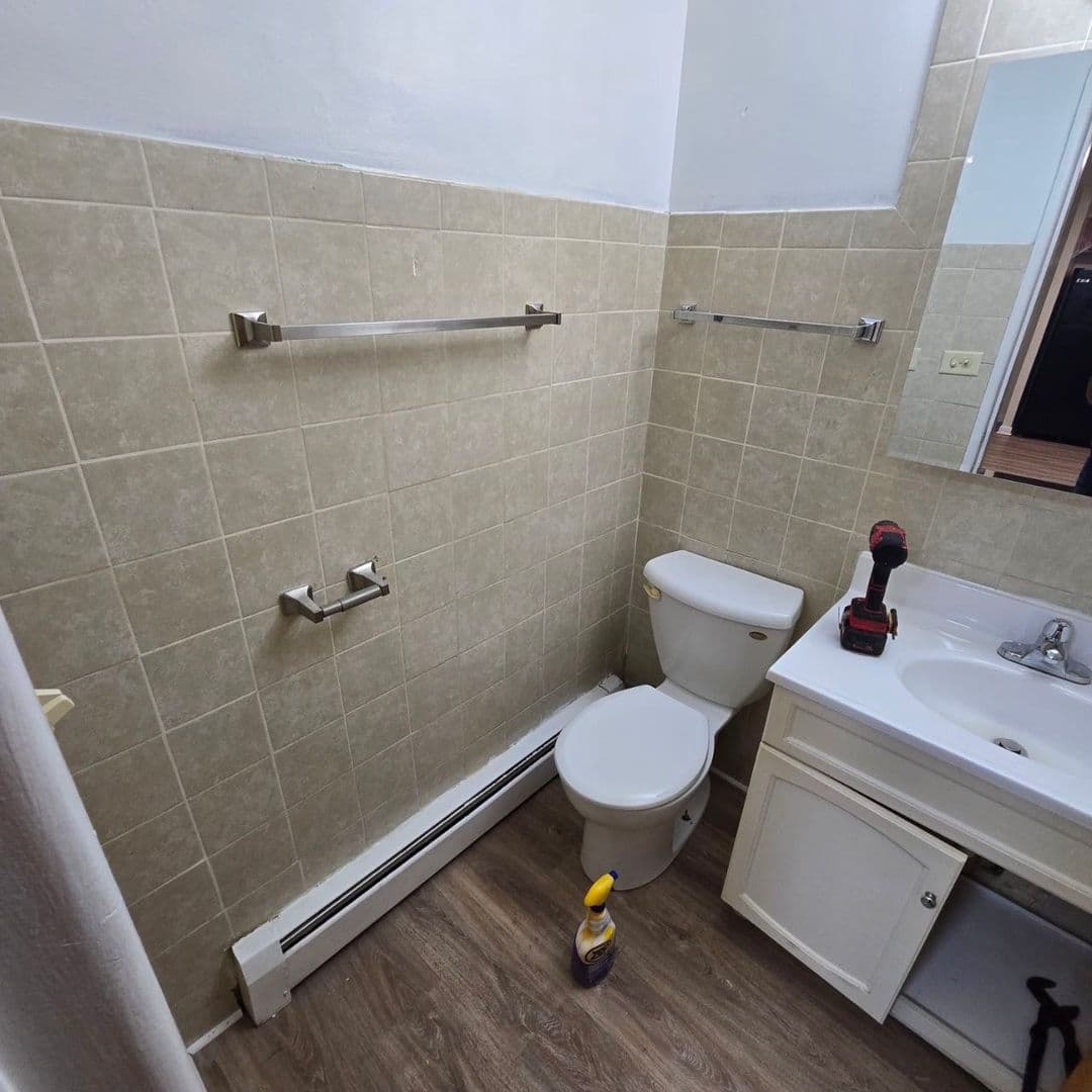 Hillside Apartment: 345 N Laverne Ave