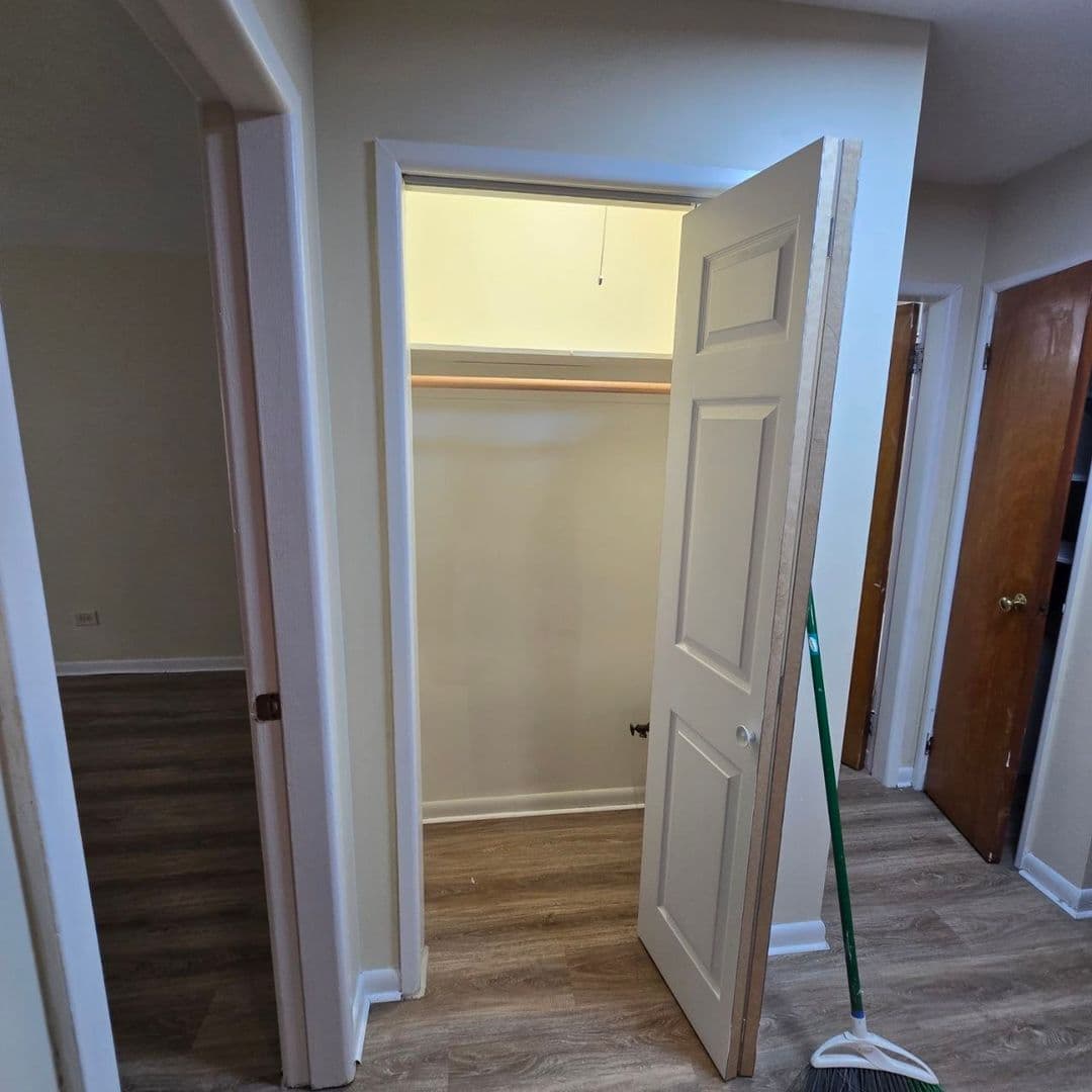 Hillside Apartment: 345 N Laverne Ave
