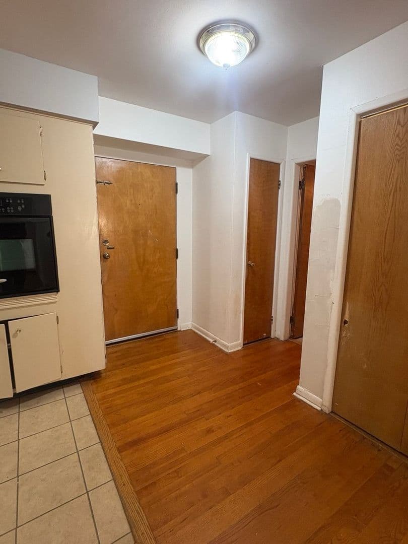 Hillside Apartment: 345 N Laverne Ave