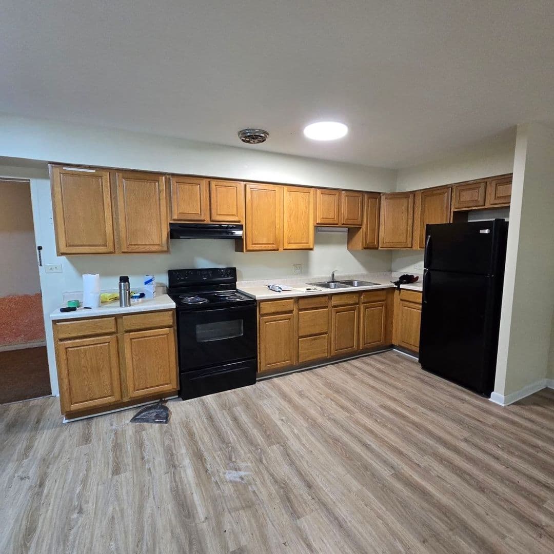 Hillside Apartment: 345 N Laverne Ave