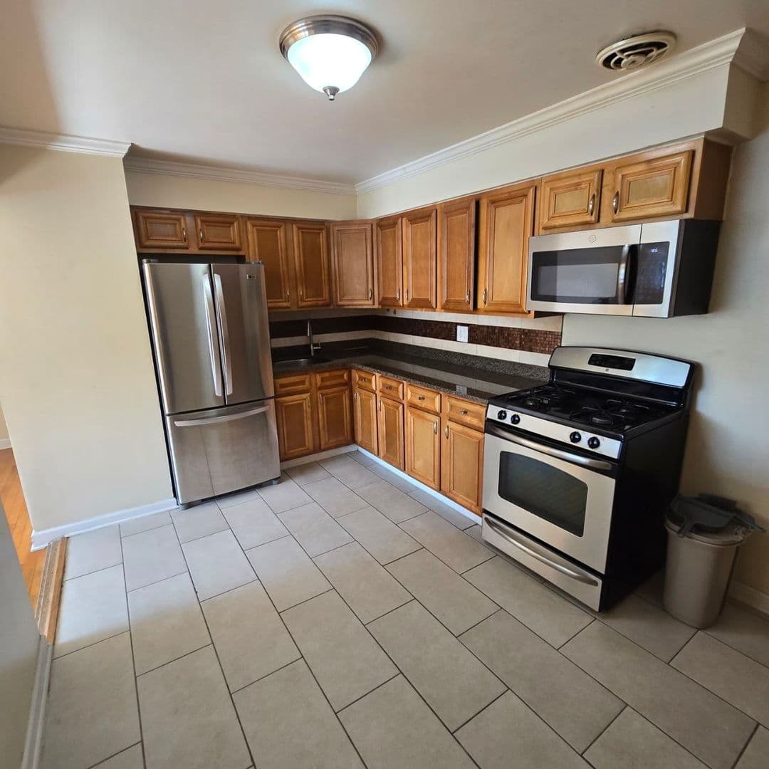 Schiller Park Apartment: 4934 HAROLD AVENUE