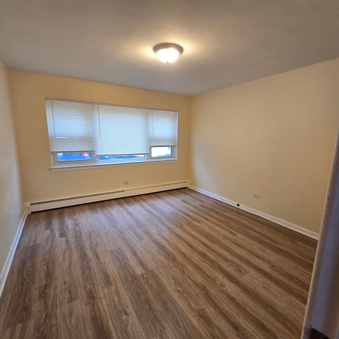 Hillside Apartment: 345 N Laverne Ave
