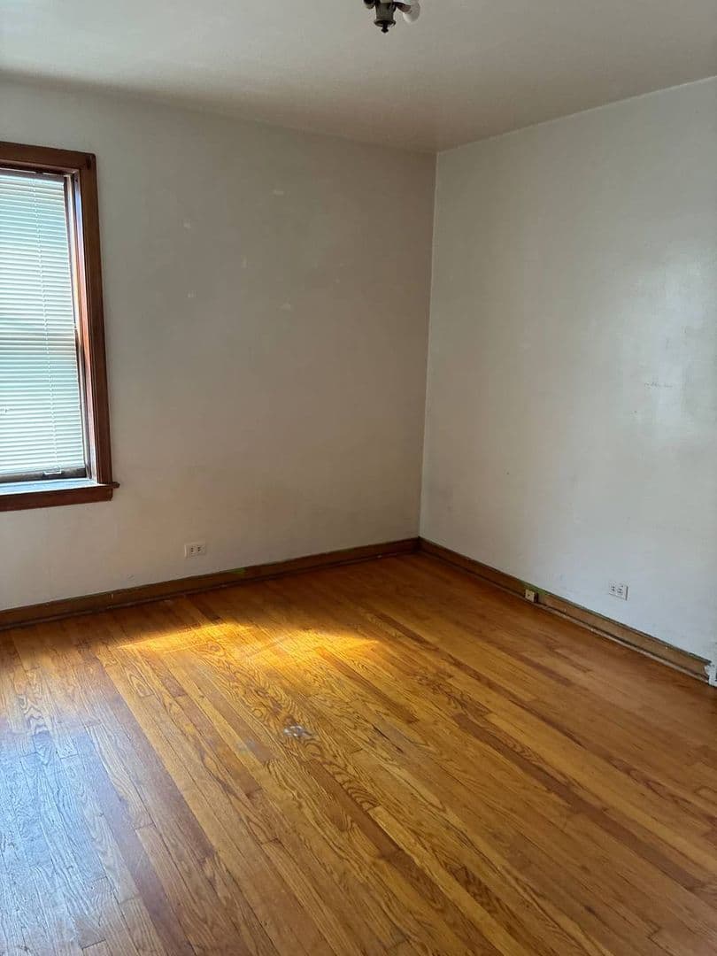 Oak Park Apartment: 1322 N  Austin Blvd