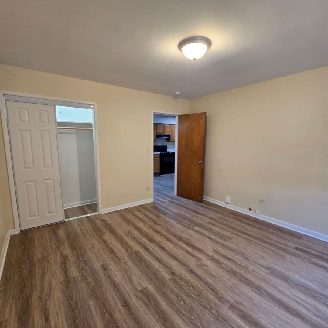 Hillside Apartment: 345 N Laverne Ave