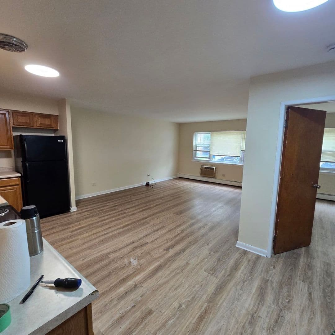 Hillside Apartment: 345 N Laverne Ave