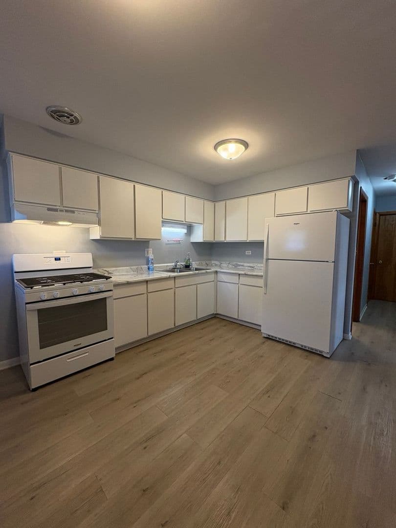 River Grove Apartment: 2674 Clarke St  IL
