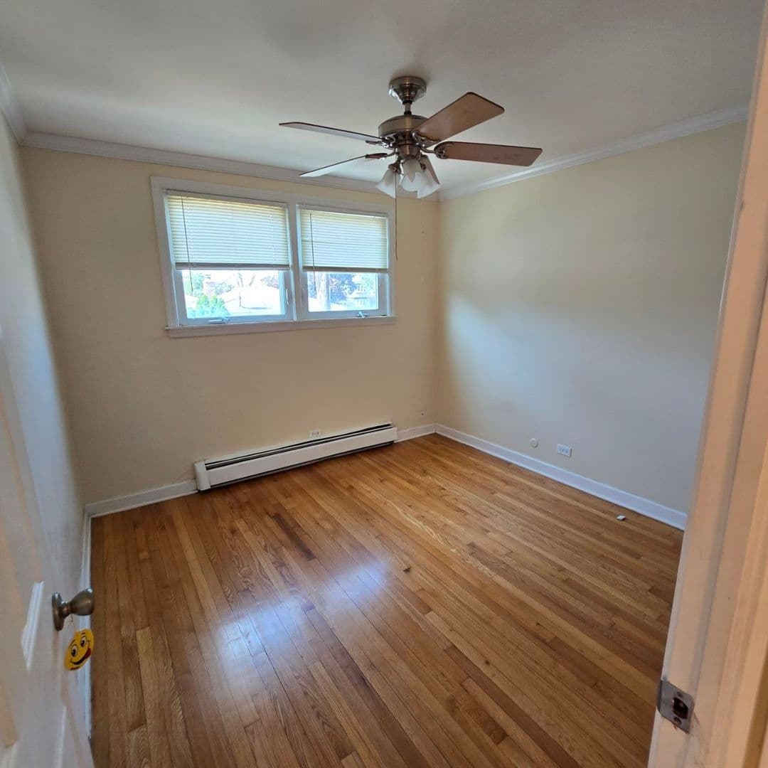 Schiller Park Apartment: 4934 HAROLD AVENUE
