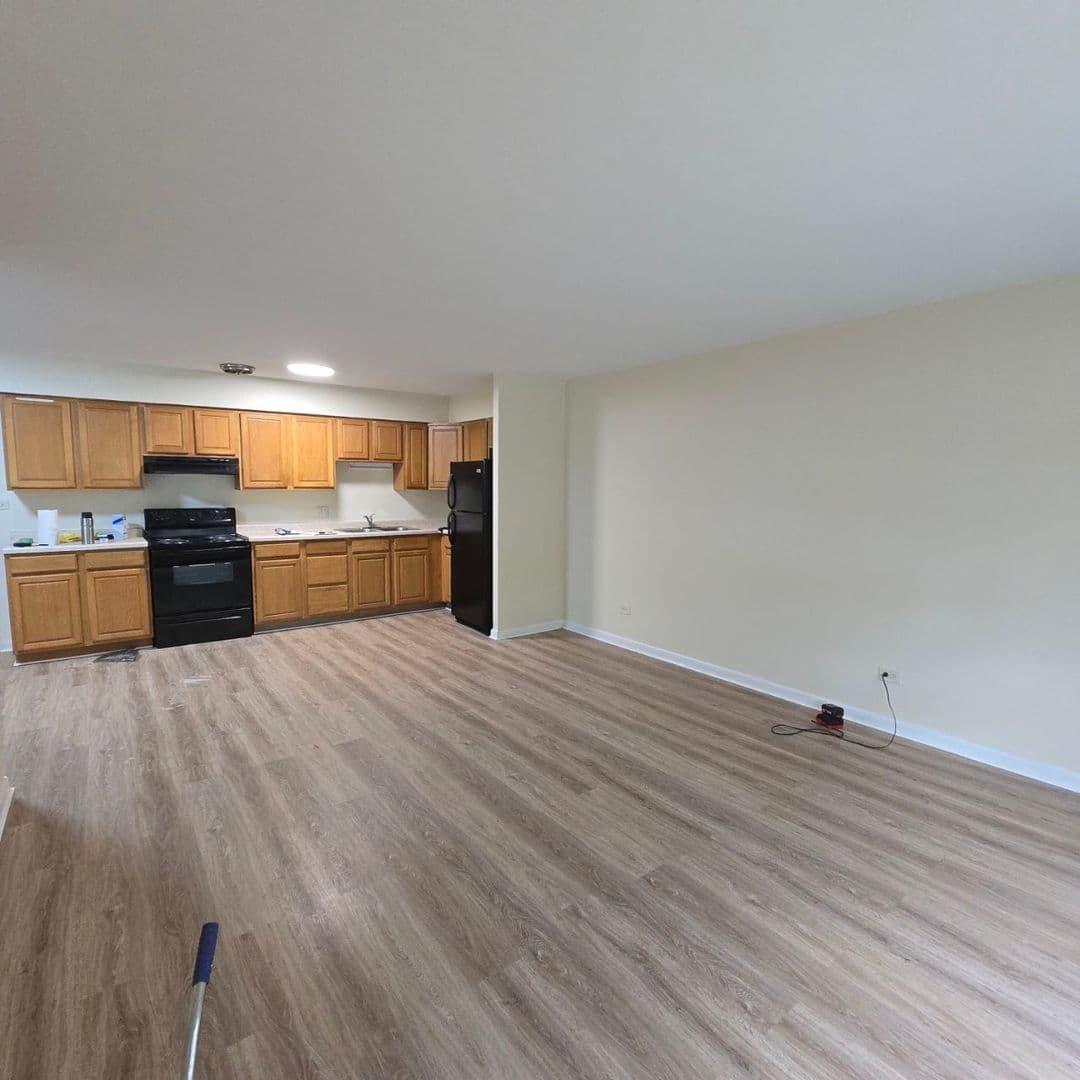Hillside Apartment: 345 N Laverne Ave