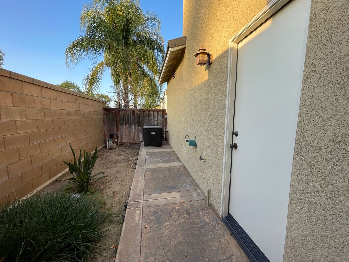 Redlands House: 57 Crocus St.