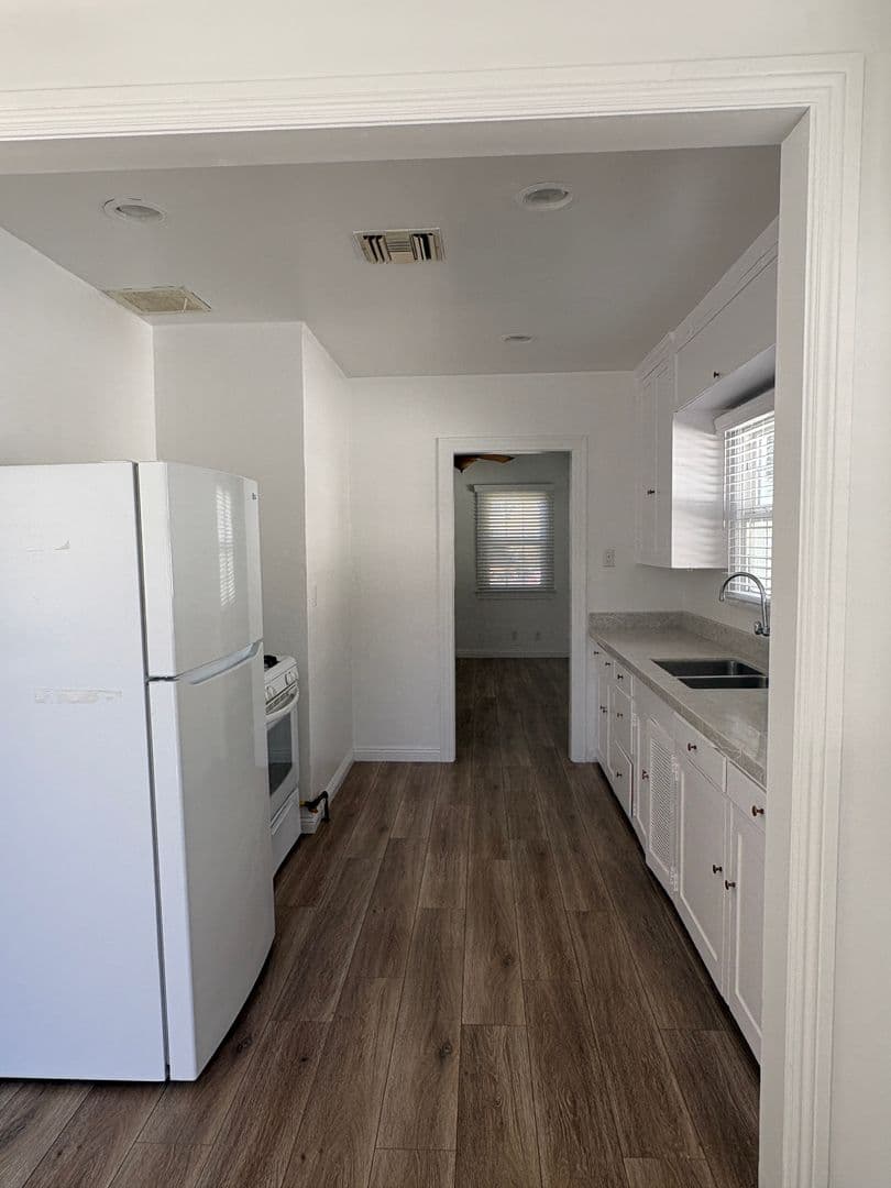 Redlands House: 810 Campus Avenue   # 1