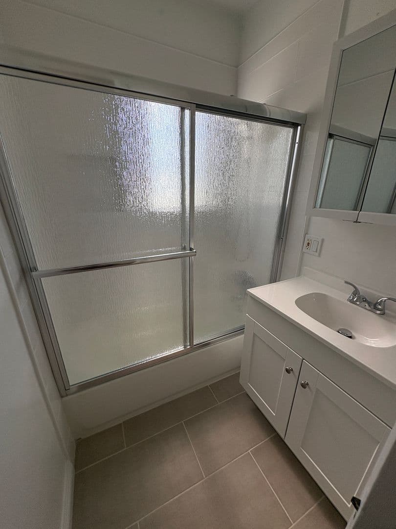 Redlands House: 810 Campus Avenue   # 1