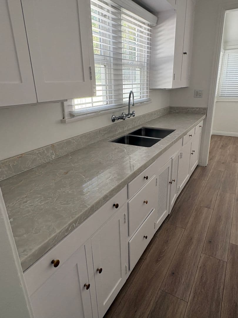 Redlands House: 810 Campus Avenue   # 1
