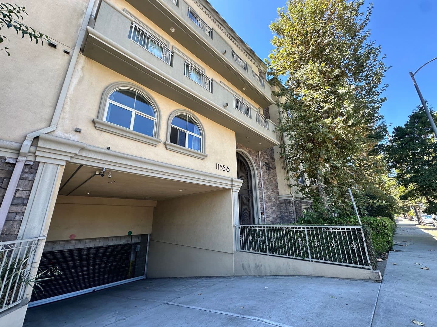 North Hollywood Apartment: 11556 Burbank Blvd.