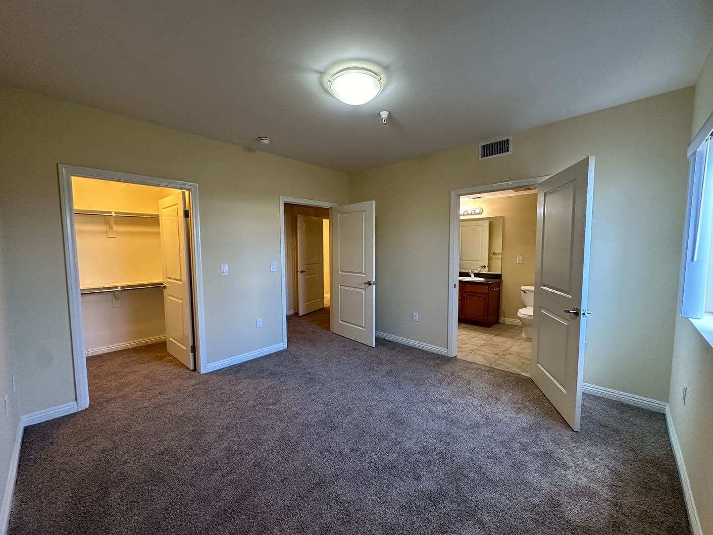 North Hollywood Apartment: 7526 N. Laurel Cyn