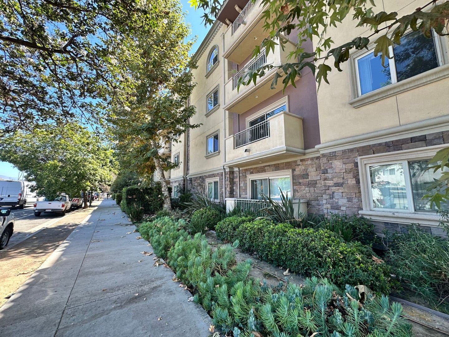 North Hollywood Apartment: 11556 Burbank Blvd.