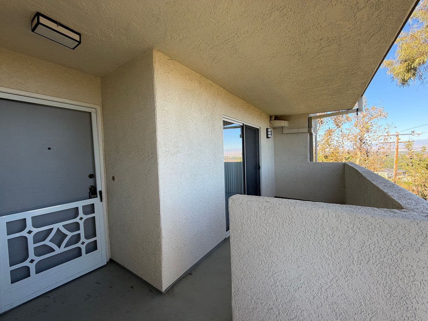 Santa Clarita House: 21309 Eucalyptus Way #202