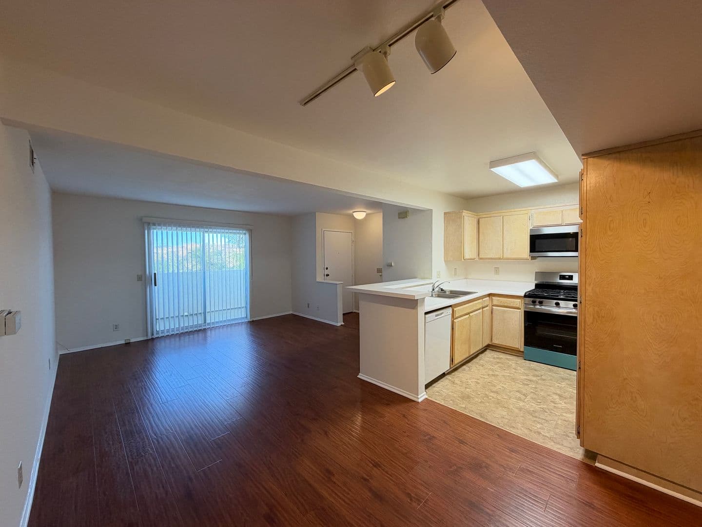 Santa Clarita House: 21309 Eucalyptus Way #202
