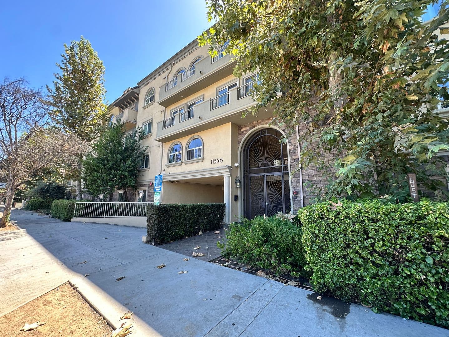 North Hollywood Apartment: 11556 Burbank Blvd.