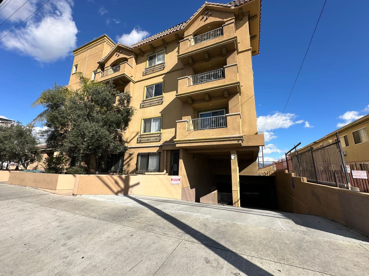 North Hollywood Apartment: 7526 N. Laurel Cyn