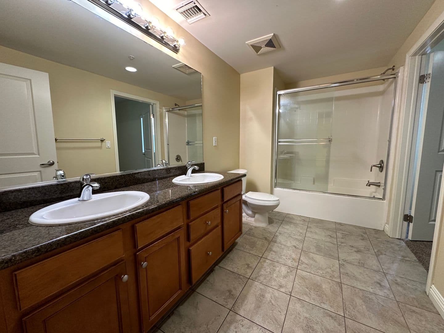 North Hollywood Apartment: 7526 N. Laurel Cyn