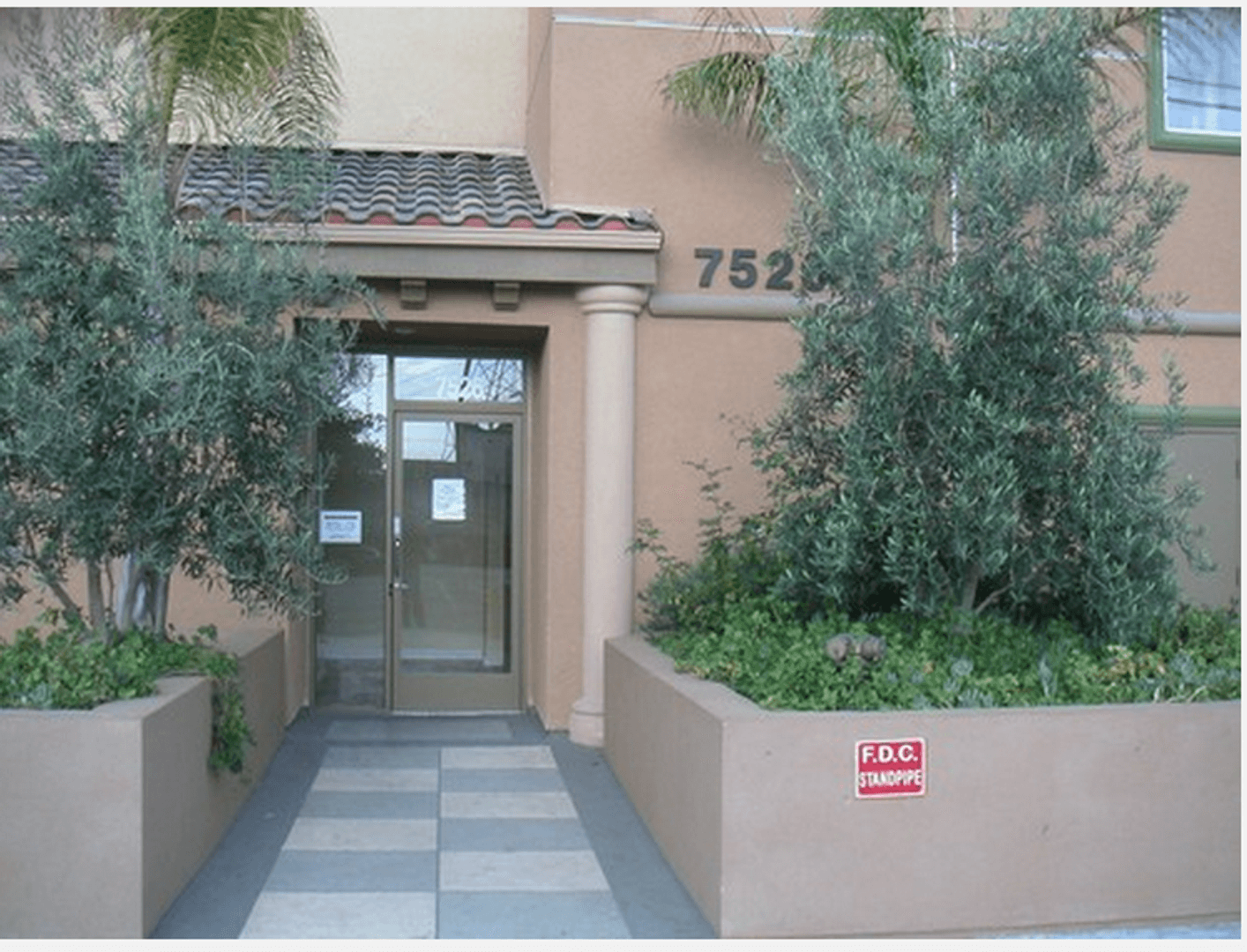 North Hollywood Apartment: 7526 N. Laurel Cyn