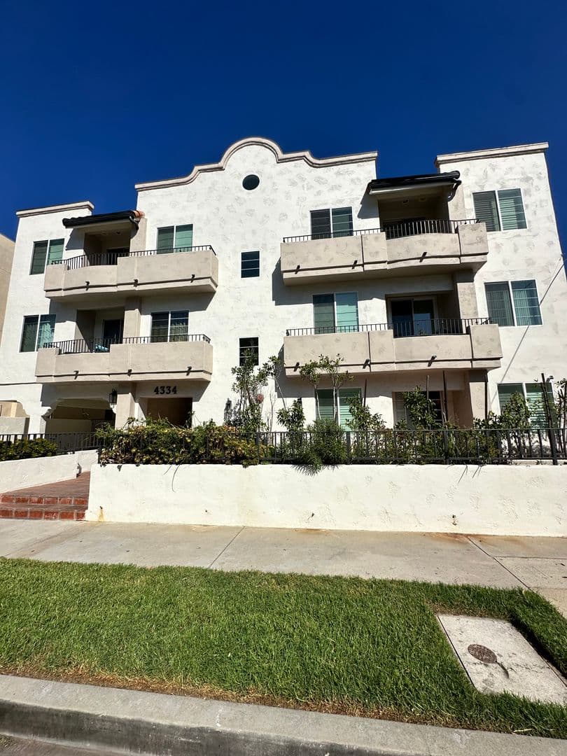Sherman Oaks House: 4334 Colbath Ave. #103