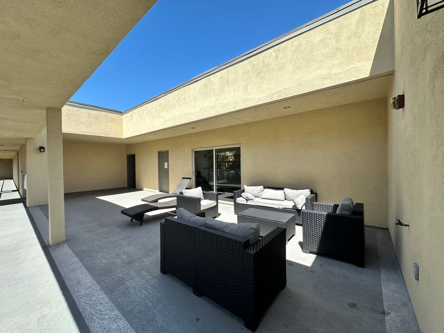 North Hollywood Apartment: 11556 Burbank Blvd.