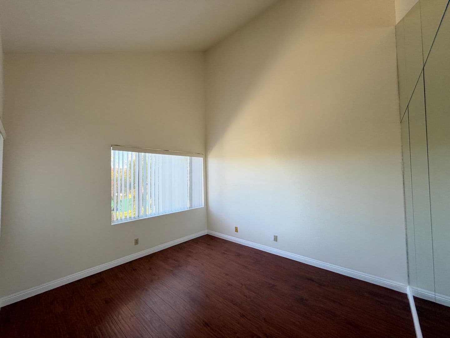 Santa Clarita House: 21309 Eucalyptus Way #202