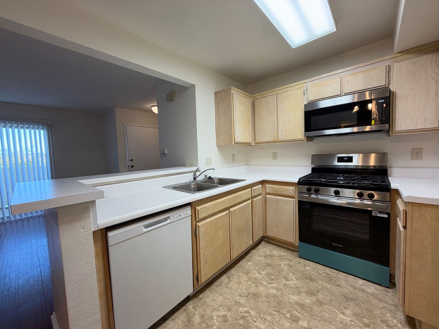 Santa Clarita House: 21309 Eucalyptus Way #202