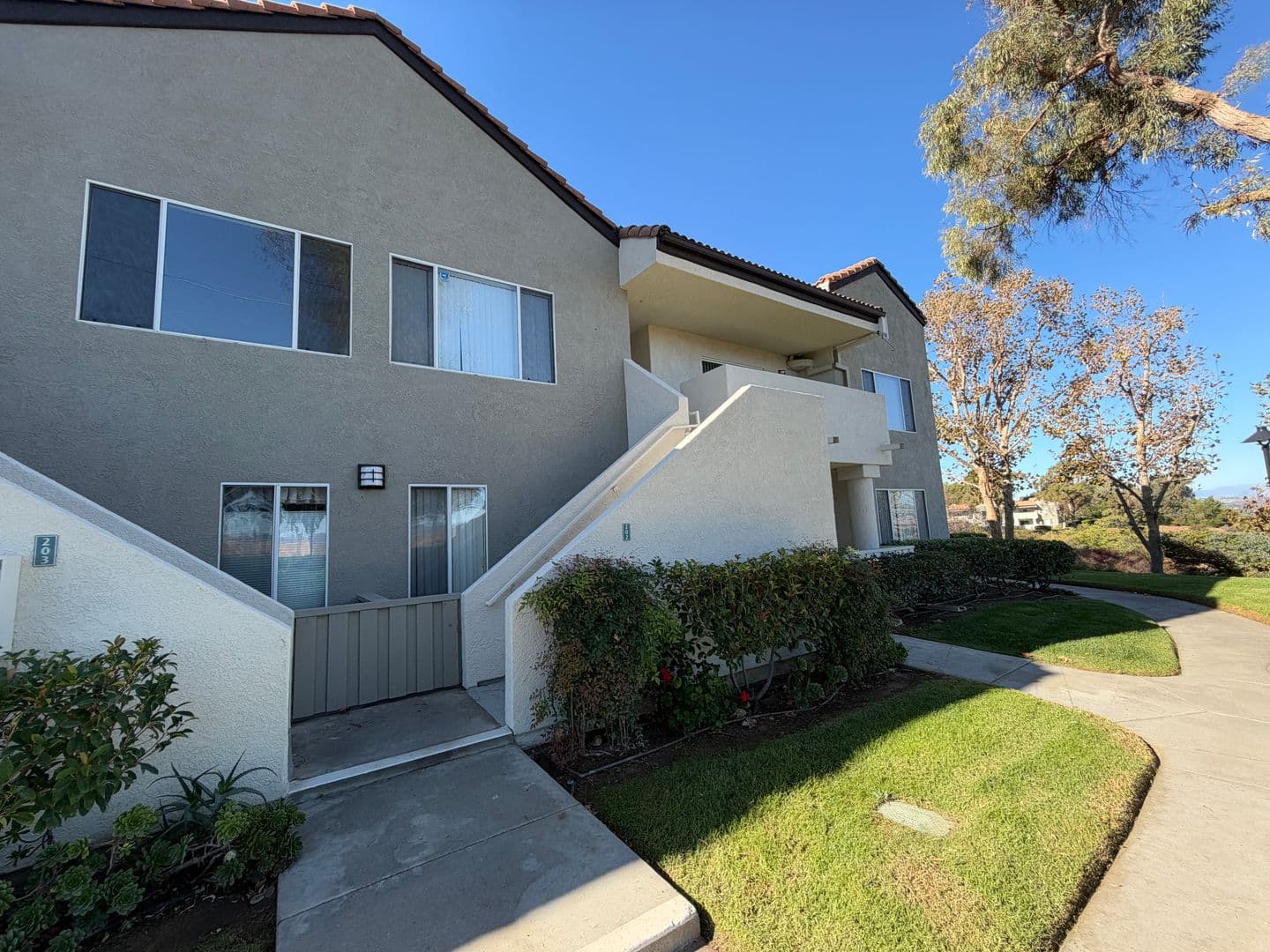 Santa Clarita House: 21309 Eucalyptus Way #202