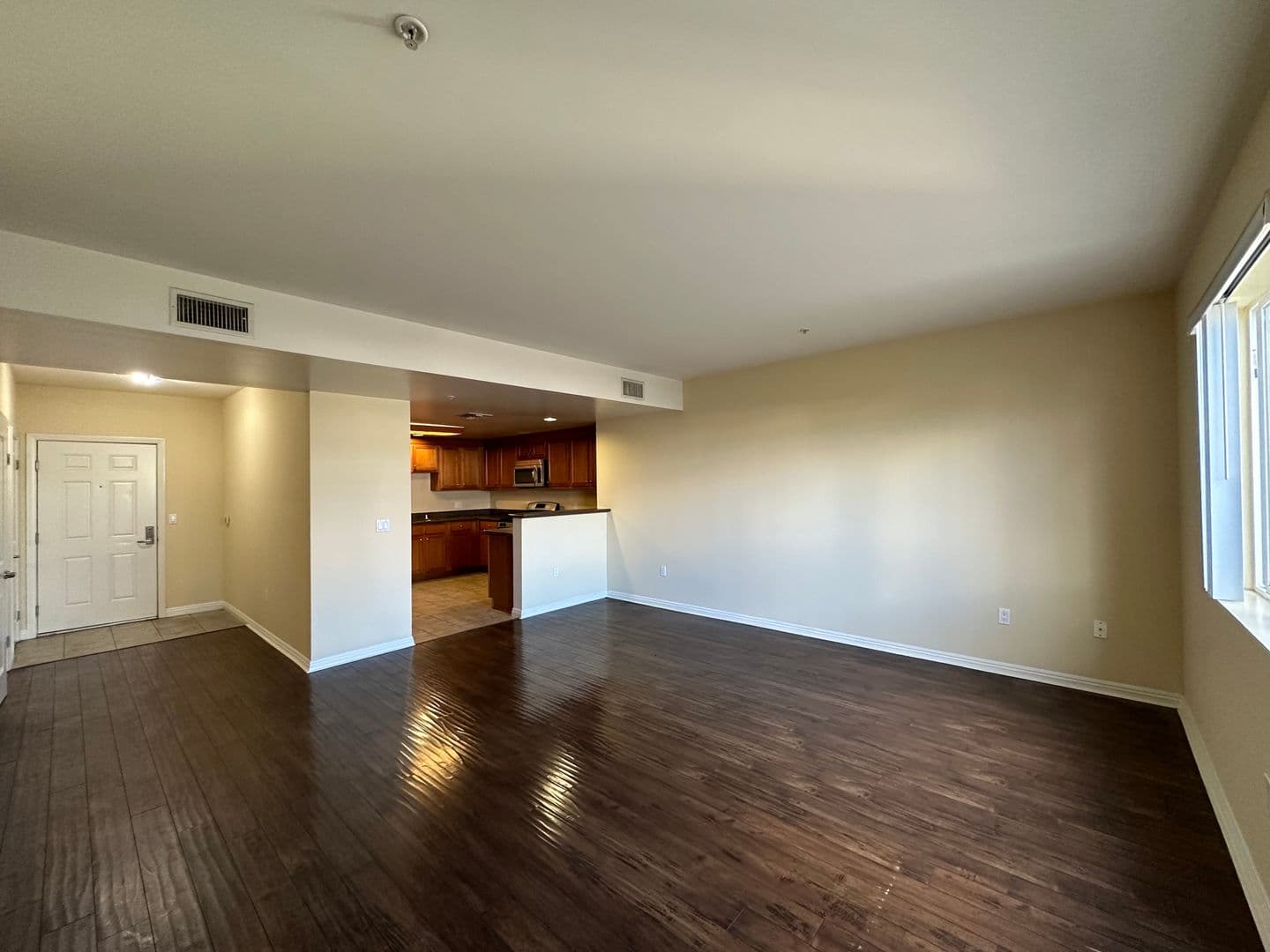 North Hollywood Apartment: 7526 N. Laurel Cyn