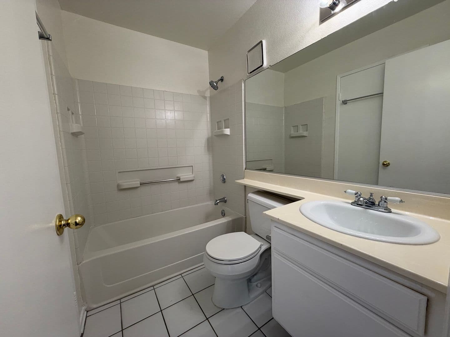 Santa Clarita House: 21309 Eucalyptus Way #202