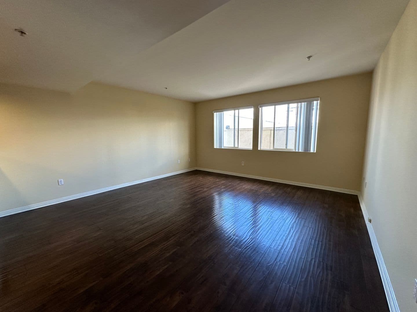 North Hollywood Apartment: 7526 N. Laurel Cyn