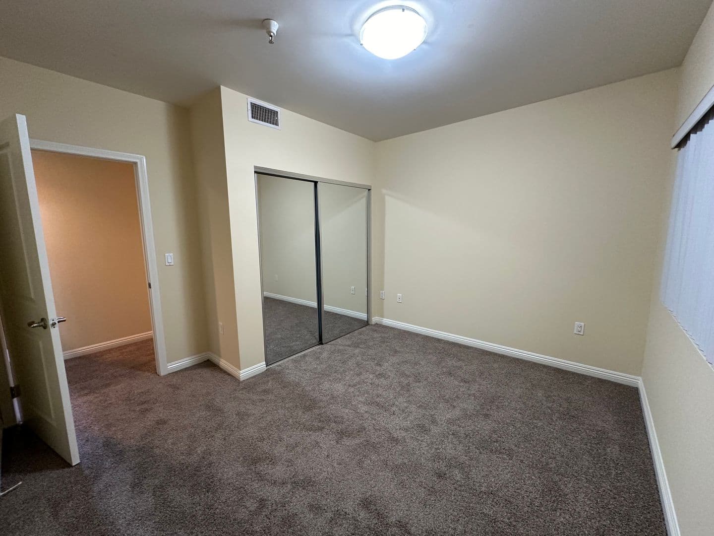 North Hollywood Apartment: 7526 N. Laurel Cyn
