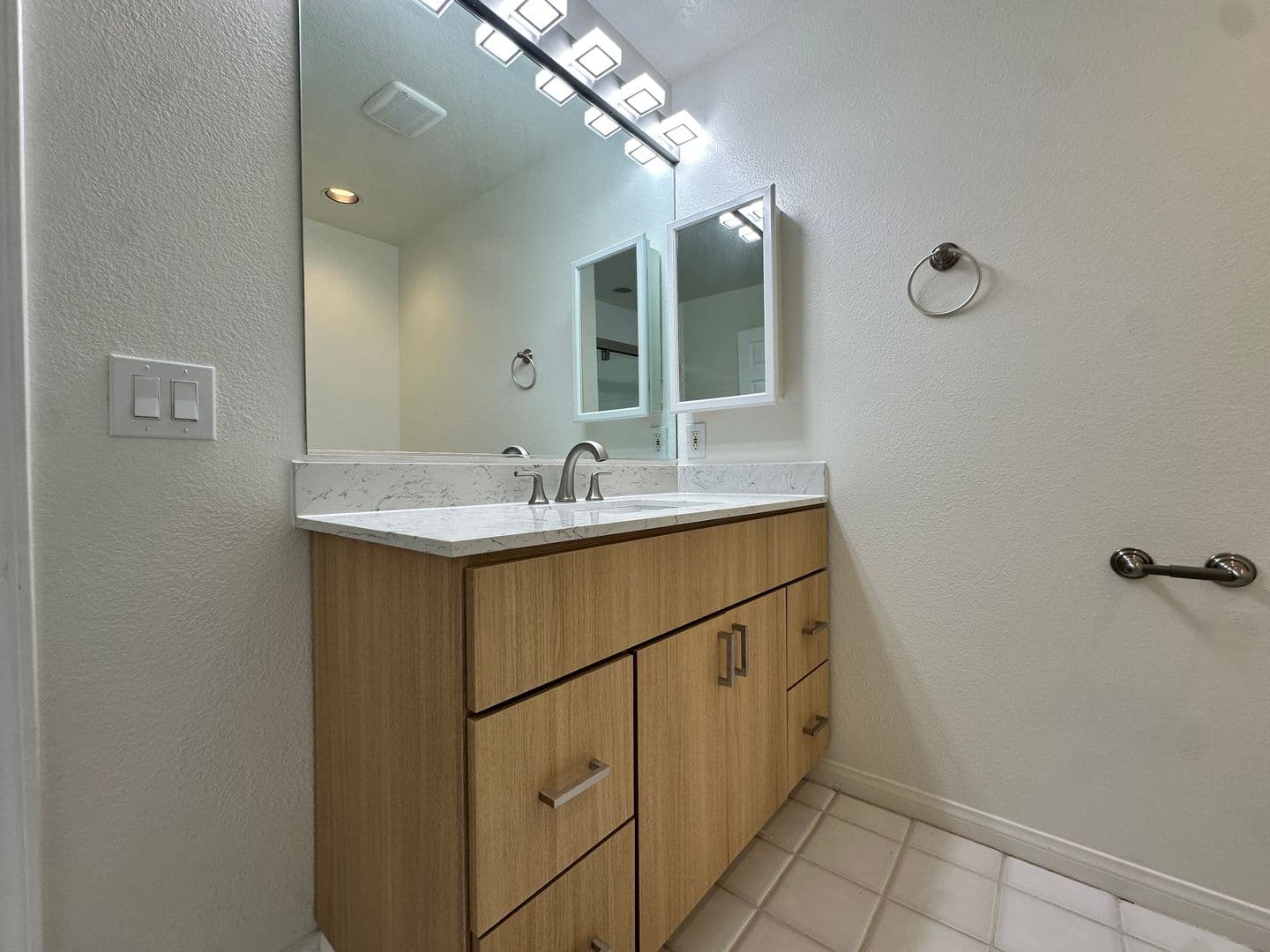 Sherman Oaks House: 4334 Colbath Ave. #103