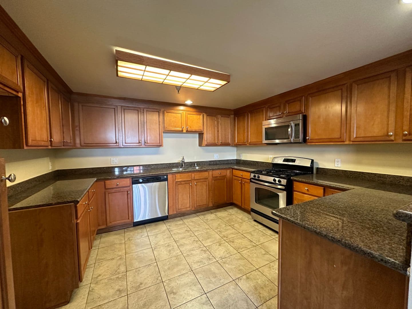 North Hollywood Apartment: 7526 N. Laurel Cyn