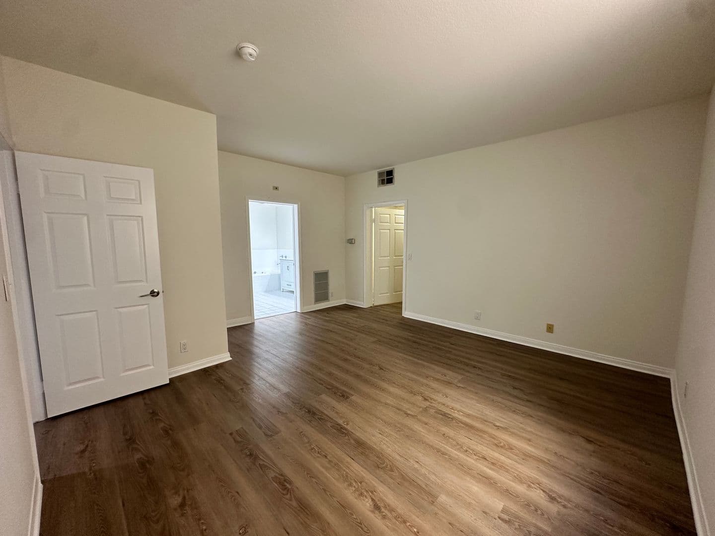 Sherman Oaks House: 4334 Colbath Ave. #103