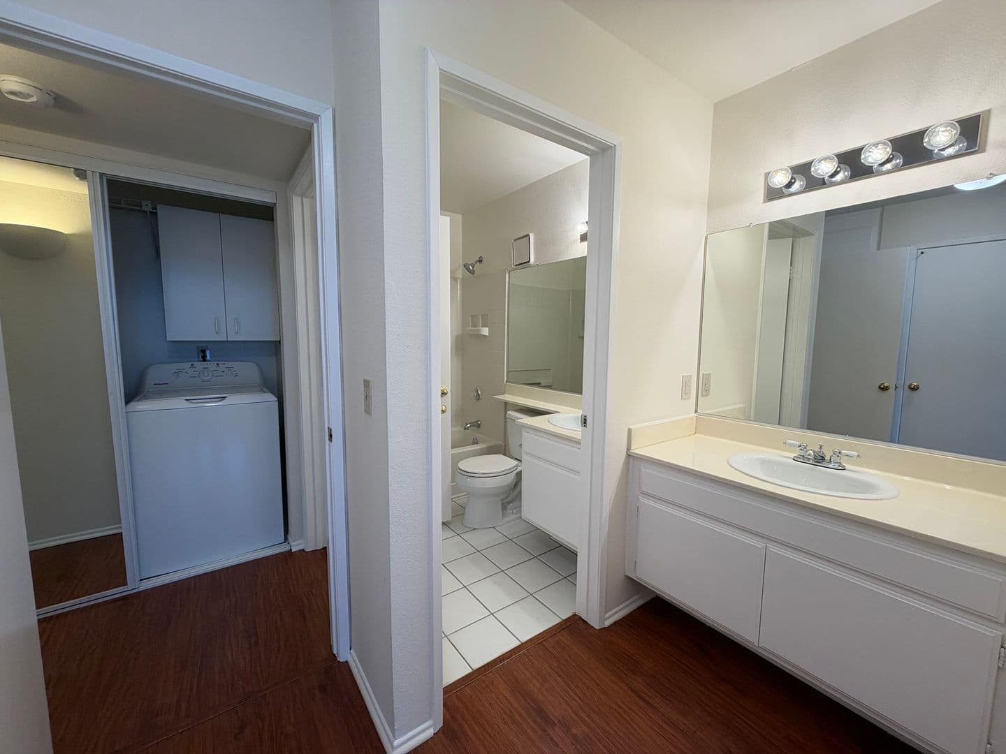 Santa Clarita House: 21309 Eucalyptus Way #202