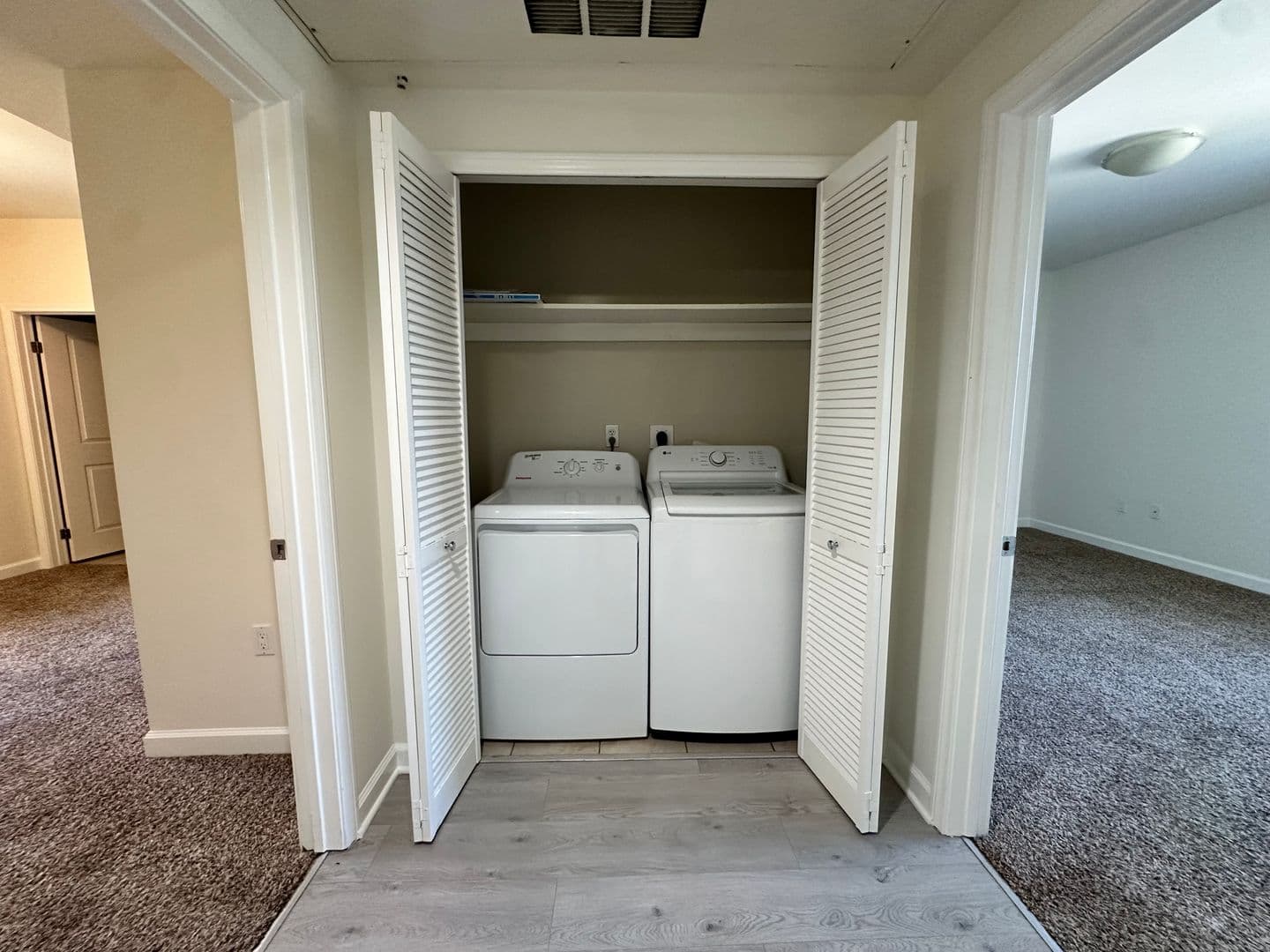 North Hollywood Apartment: 11556 Burbank Blvd.