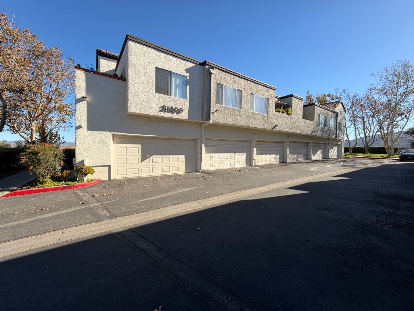 Santa Clarita House: 21309 Eucalyptus Way #202