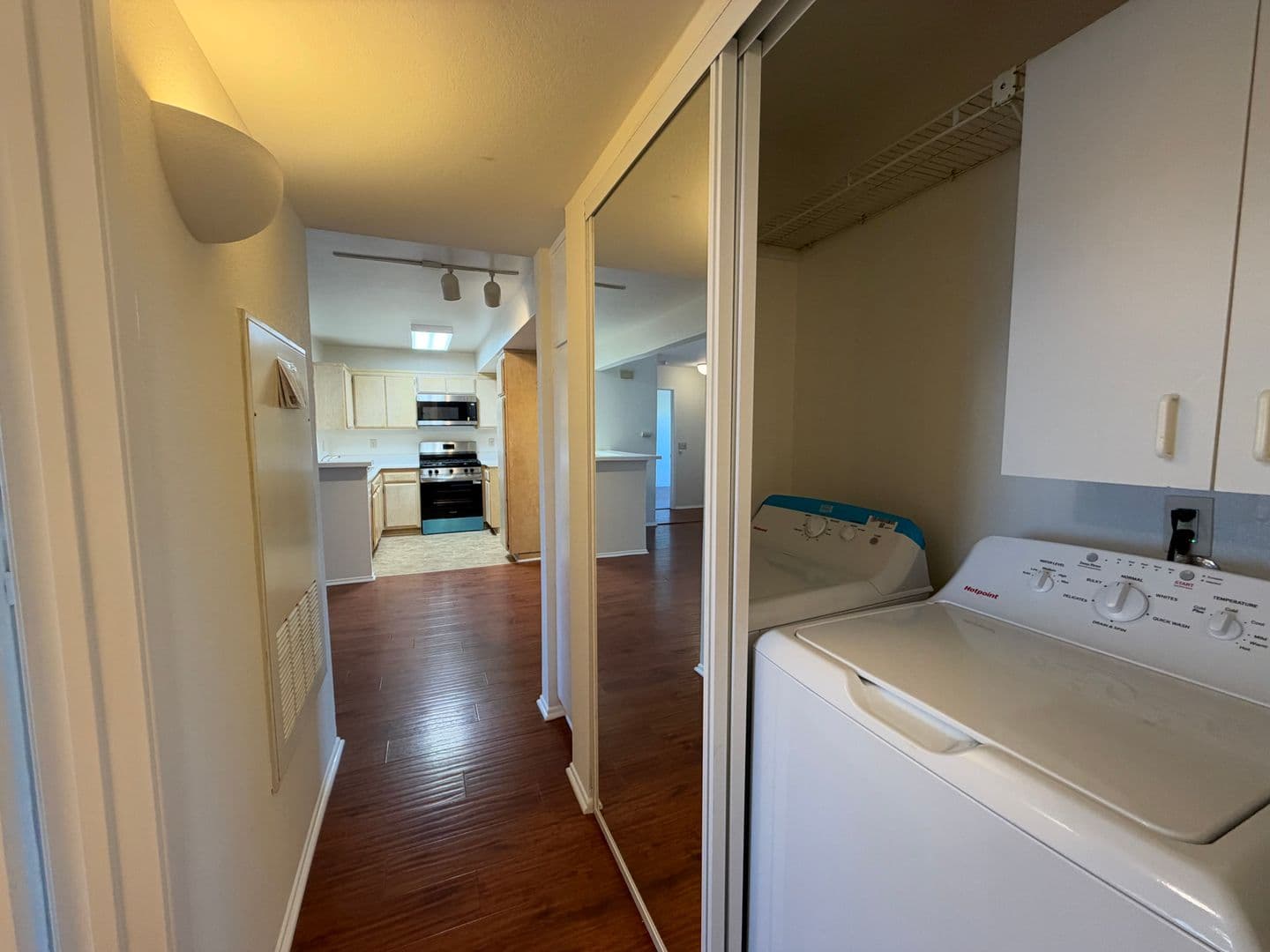 Santa Clarita House: 21309 Eucalyptus Way #202