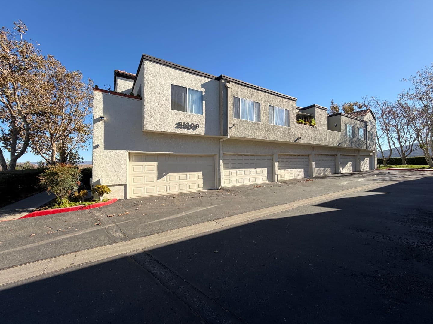 Santa Clarita House: 21309 Eucalyptus Way #202