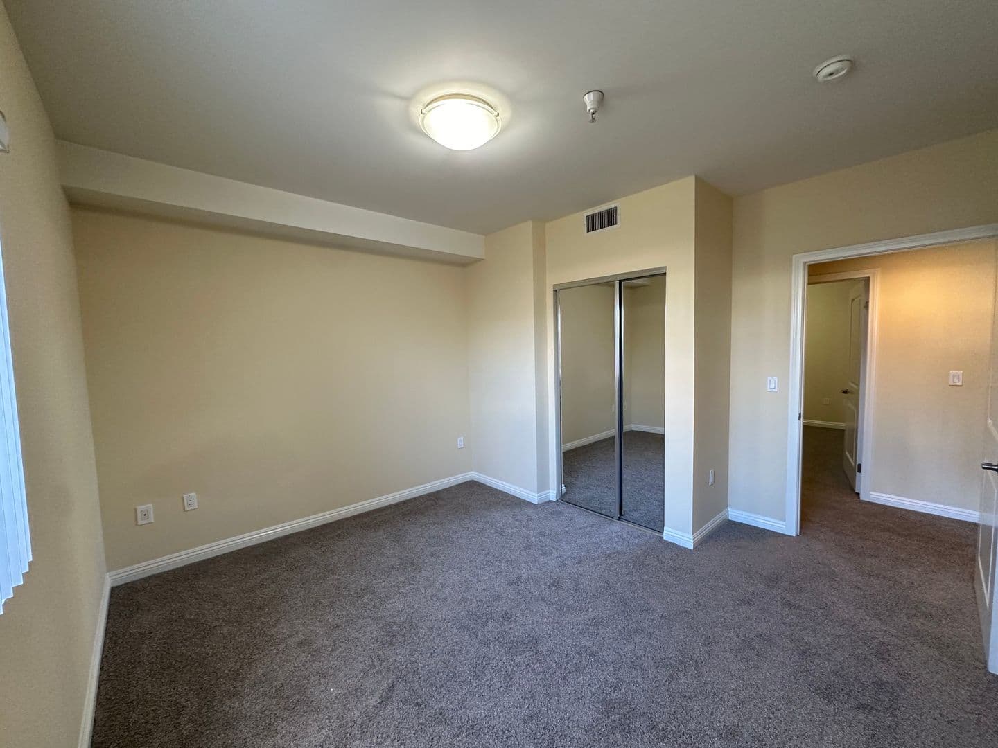 North Hollywood Apartment: 7526 N. Laurel Cyn