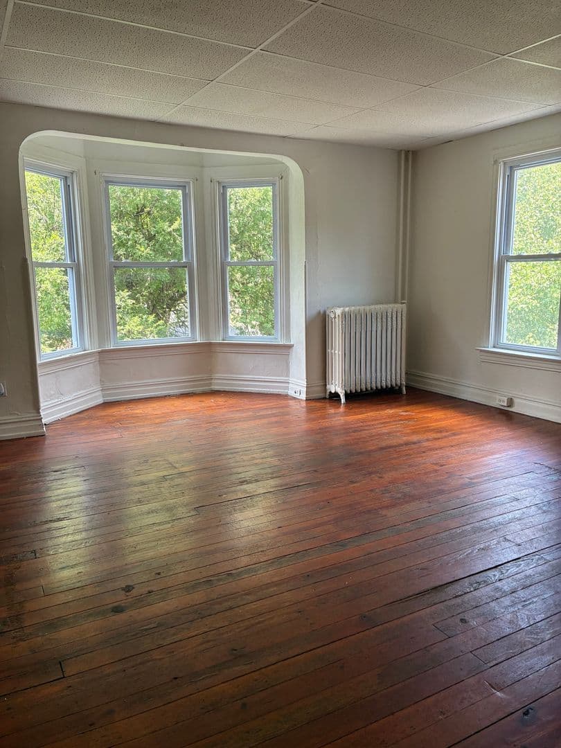 York Apartment: 442 Lincoln St.