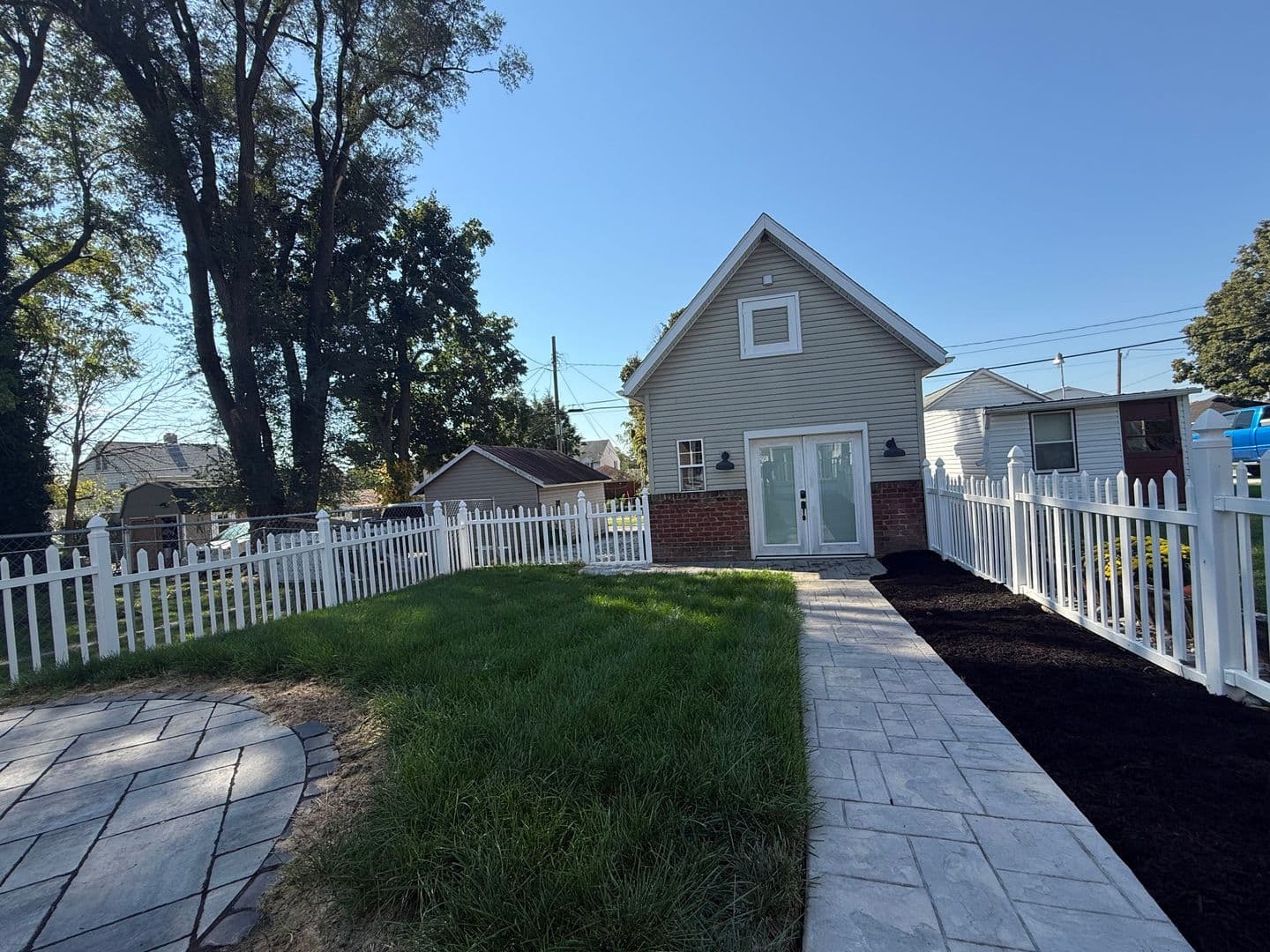 Hanover House: 317 Second Avenue