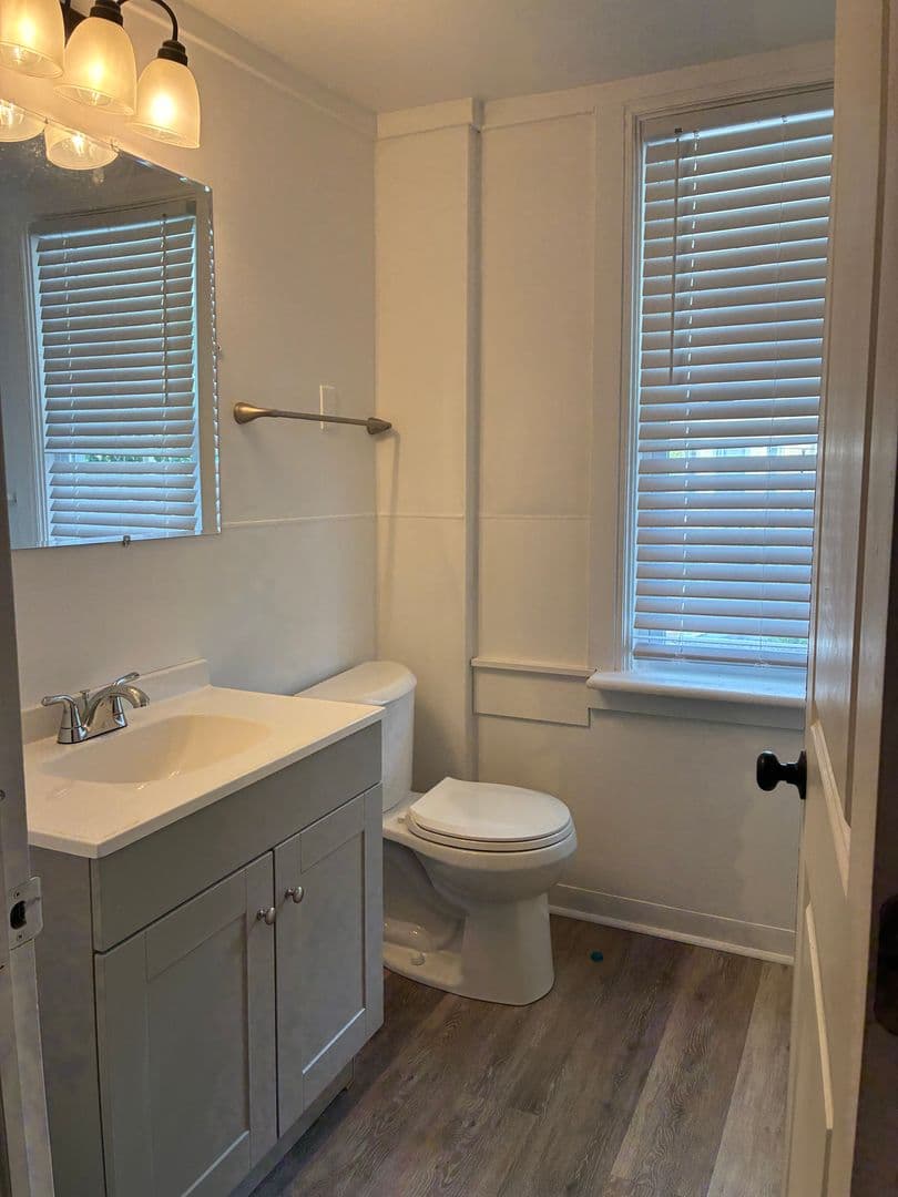 York Apartment: 442 Lincoln St.